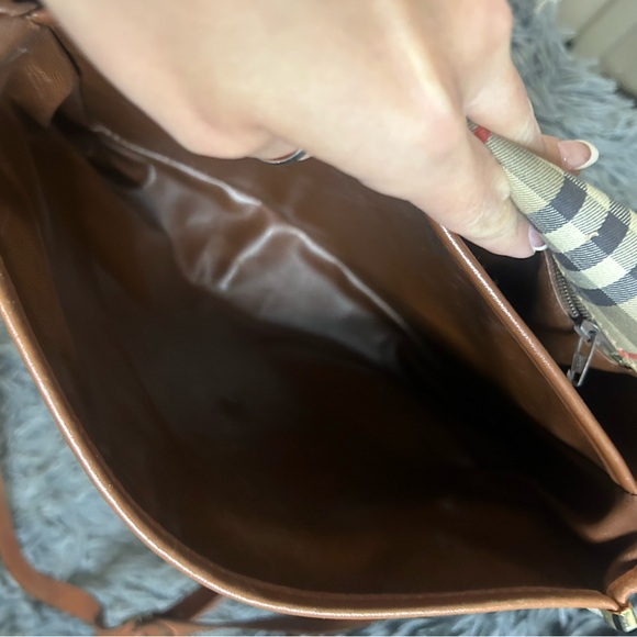 Amazing Burberry Purse 🐴🐴 - Picture 8 of 9